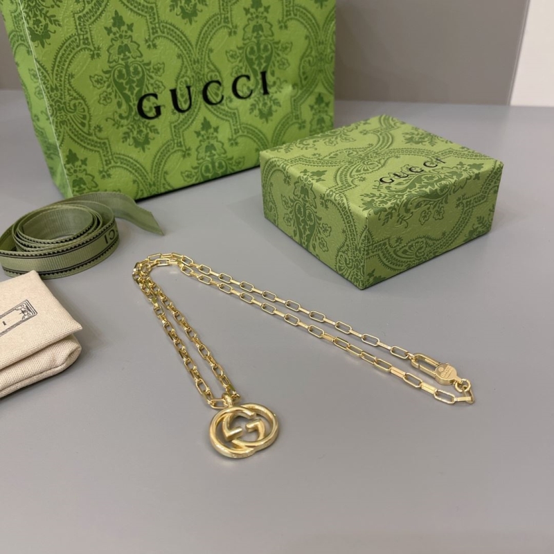G*u*i necklaces